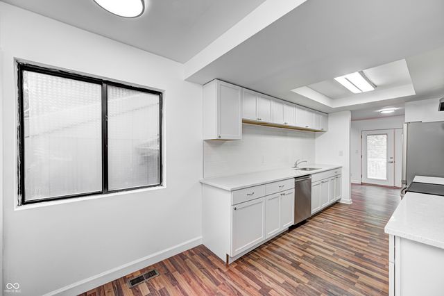 5097 Vantage Point Road B 2, Avon, IN 46123