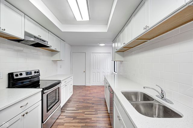 5097 Vantage Point Road B 2, Avon, IN 46123