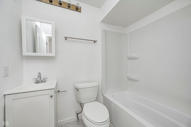 5097 Vantage Point Road B 2, Avon, IN 46123