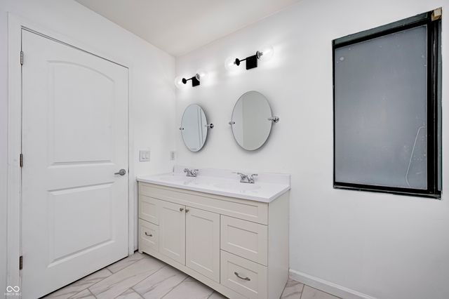 5097 Vantage Point Road B 2, Avon, IN 46123