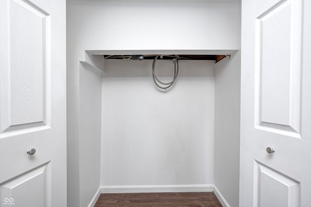 5097 Vantage Point Road B 2, Avon, IN 46123