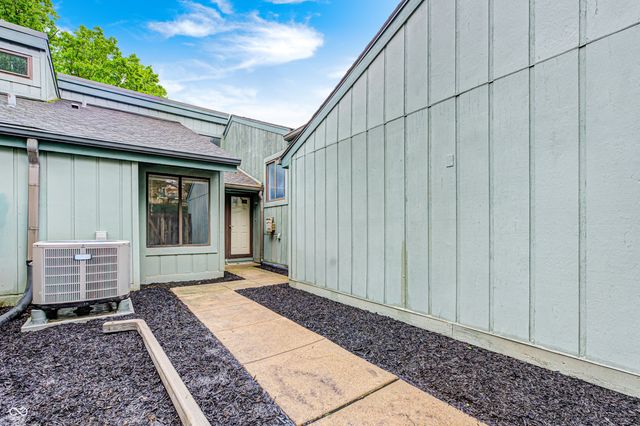 5097 Vantage Point Road B 2, Avon, IN 46123