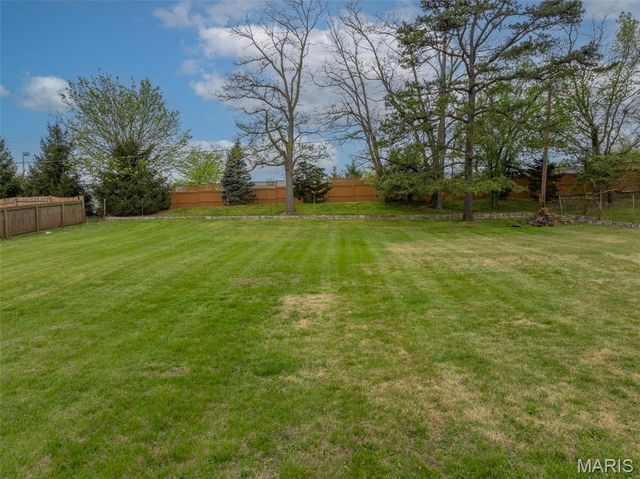 107 Lock Drive, Ballwin, MO 63011