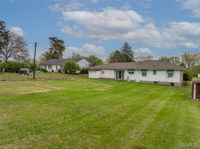 107 Lock Drive, Ballwin, MO 63011