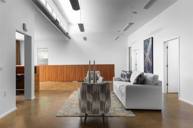 900 W North Loop BLVD, Austin, TX 78756