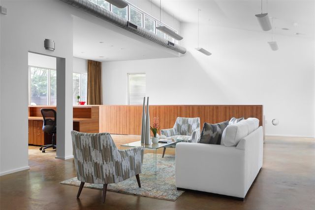 900 W North Loop BLVD, Austin, TX 78756