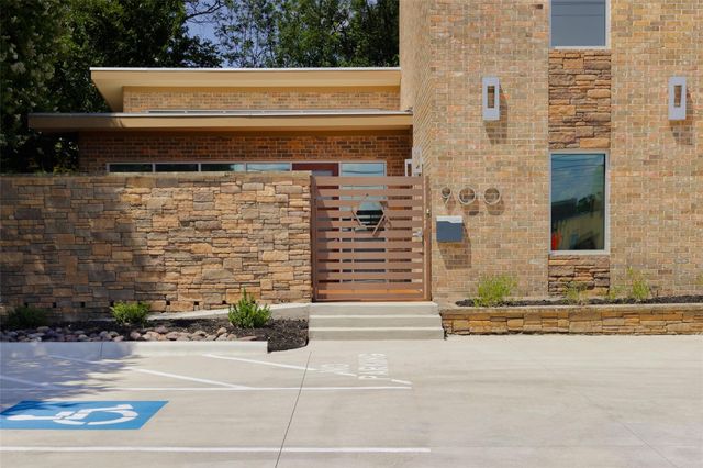 900 W North Loop BLVD, Austin, TX 78756