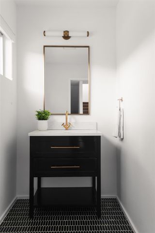 900 W North Loop BLVD, Austin, TX 78756