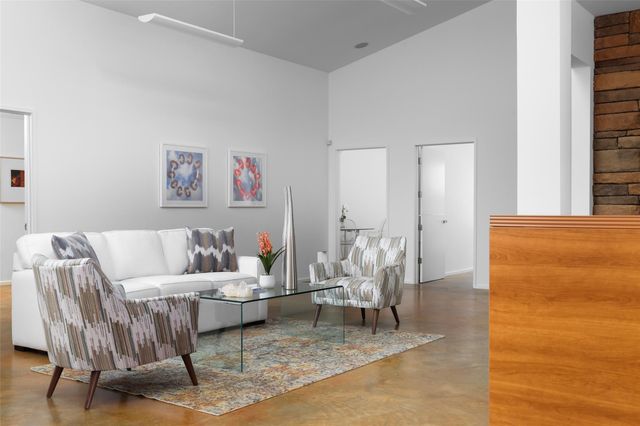 900 W North Loop BLVD, Austin, TX 78756