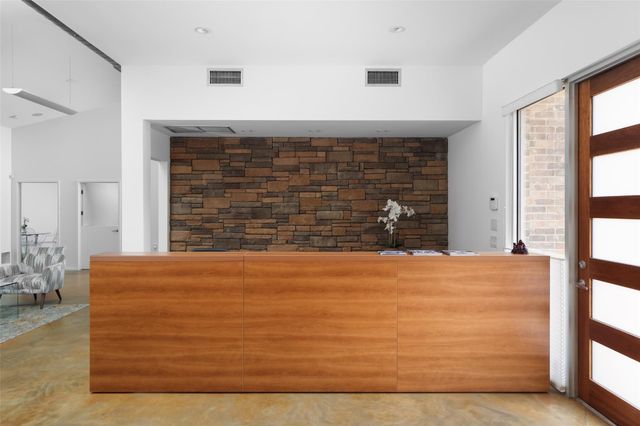 900 W North Loop BLVD, Austin, TX 78756