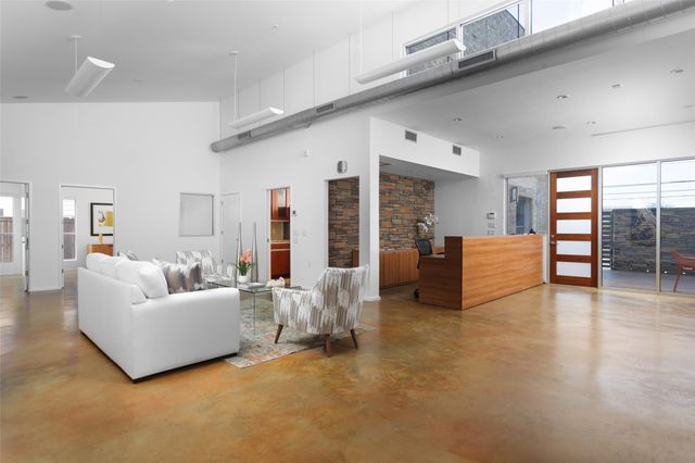 900 W North Loop BLVD, Austin, TX 78756