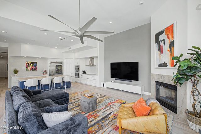 15057 S 6TH Place, Phoenix, AZ 85048