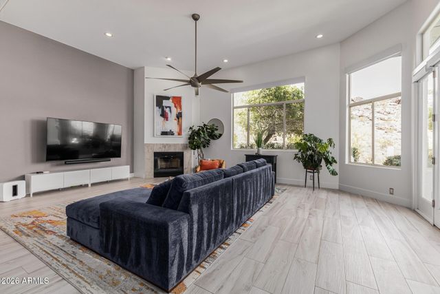 15057 S 6TH Place, Phoenix, AZ 85048