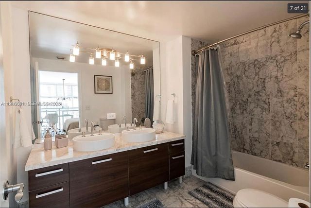 253 NE 2nd St 617, Miami, FL 33132