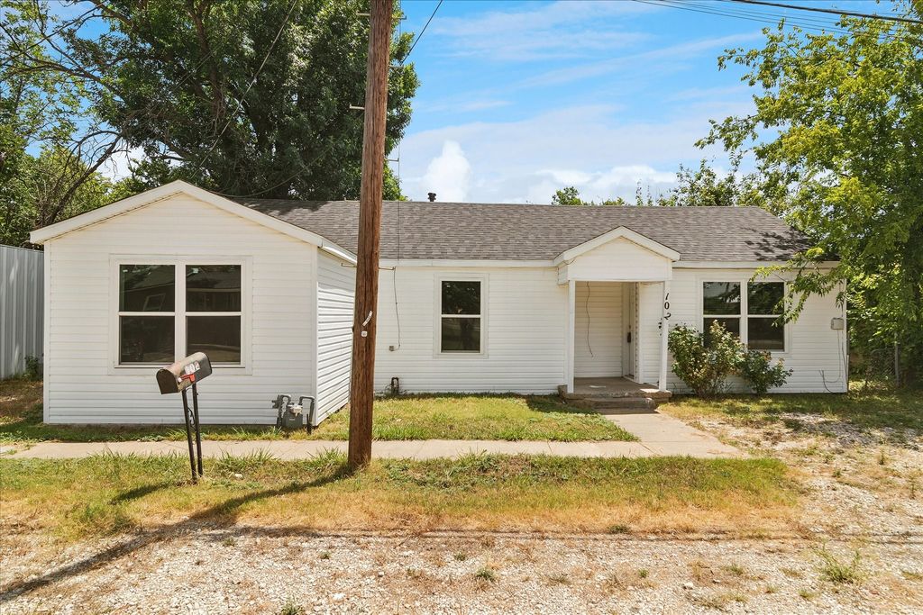 102 N 3rd Street, Sanger, TX 76266