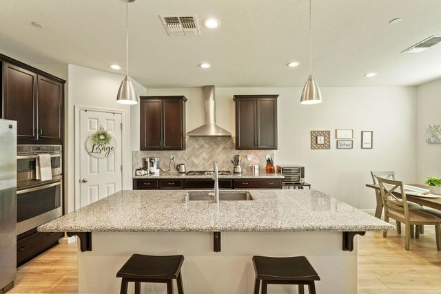 612 Chagall Ln, Stockton, CA 95209