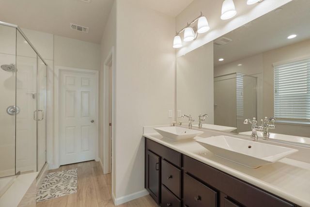 612 Chagall Ln, Stockton, CA 95209