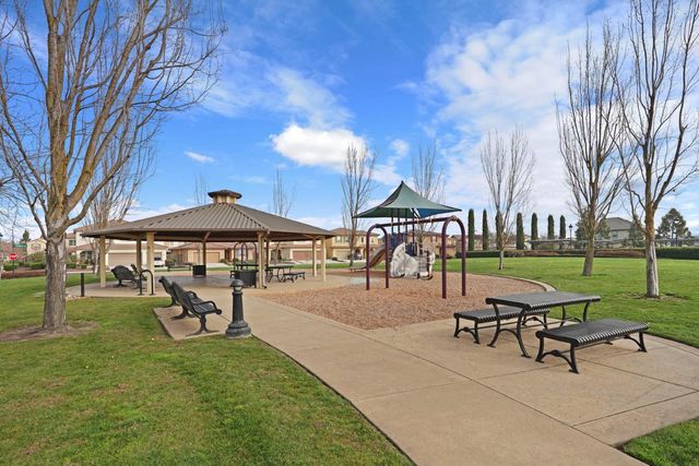 612 Chagall Ln, Stockton, CA 95209