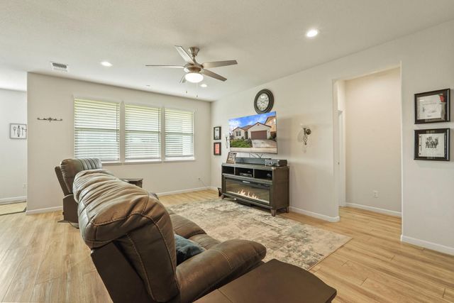 612 Chagall Ln, Stockton, CA 95209