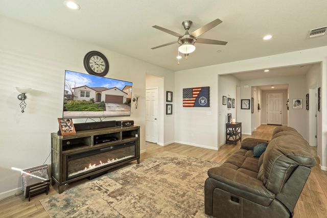 612 Chagall Ln, Stockton, CA 95209