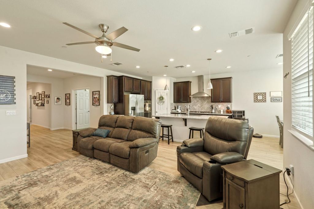 612 Chagall Ln, Stockton, CA 95209