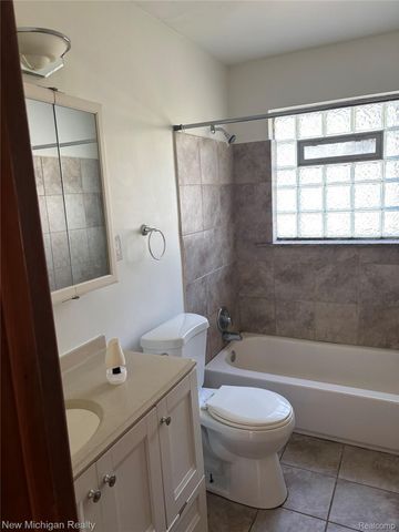 21550 Duns Scotus Street, Southfield, MI 48075