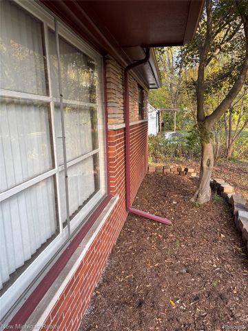 21550 Duns Scotus Street, Southfield, MI 48075