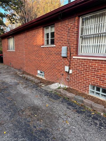 21550 Duns Scotus Street, Southfield, MI 48075