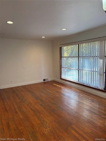 21550 Duns Scotus Street, Southfield, MI 48075