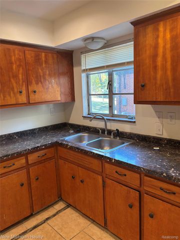 21550 Duns Scotus Street, Southfield, MI 48075