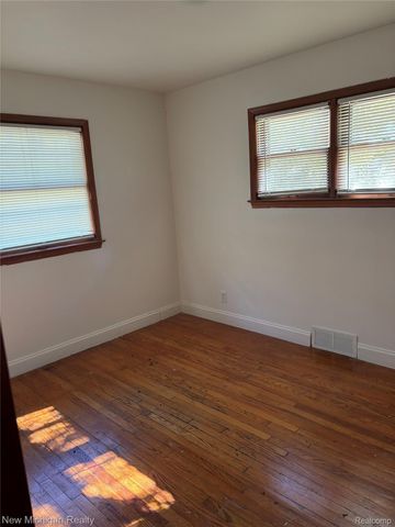 21550 Duns Scotus Street, Southfield, MI 48075