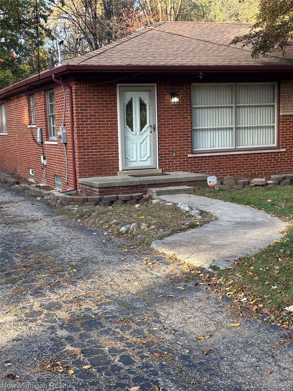 21550 Duns Scotus Street, Southfield, MI 48075