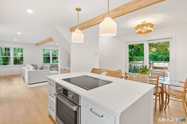7 Raymond Heights, Darien, CT 06820