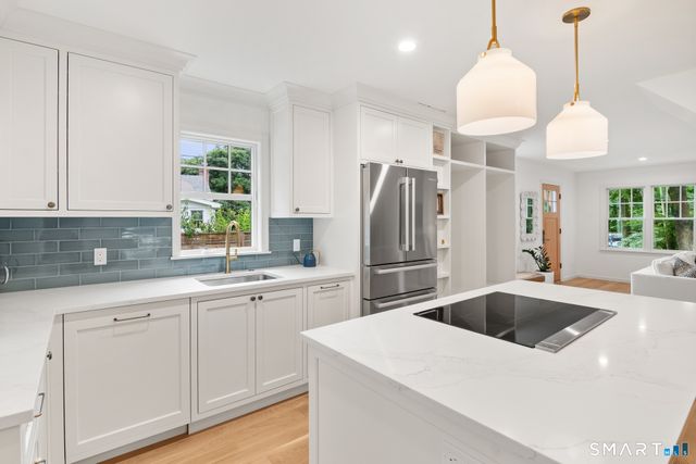 7 Raymond Heights, Darien, CT 06820