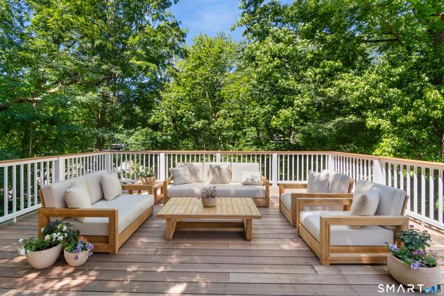 7 Raymond Heights, Darien, CT 06820