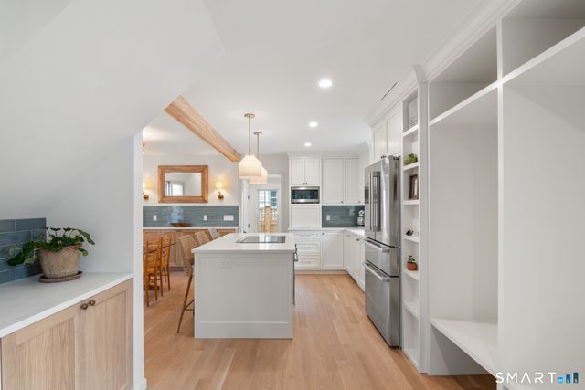 7 Raymond Heights, Darien, CT 06820