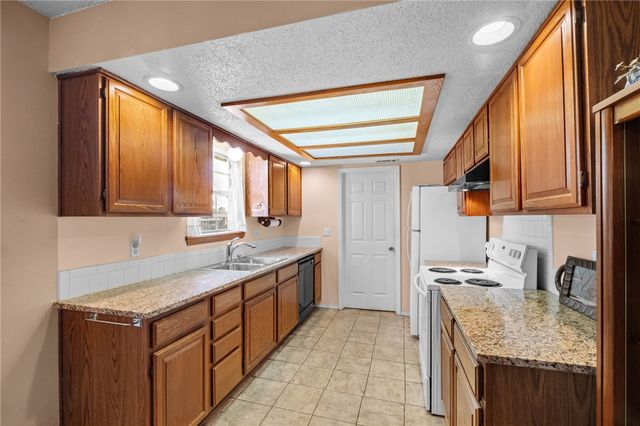 1809 S 14th Street, Rogers, AR 72758