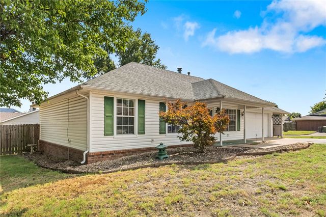 1809 S 14th Street, Rogers, AR 72758