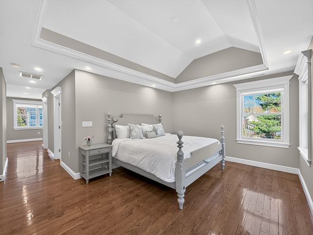 16 Walsh Road, Bedford, MA 01730