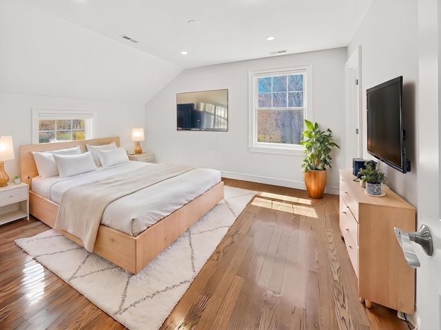 16 Walsh Road, Bedford, MA 01730