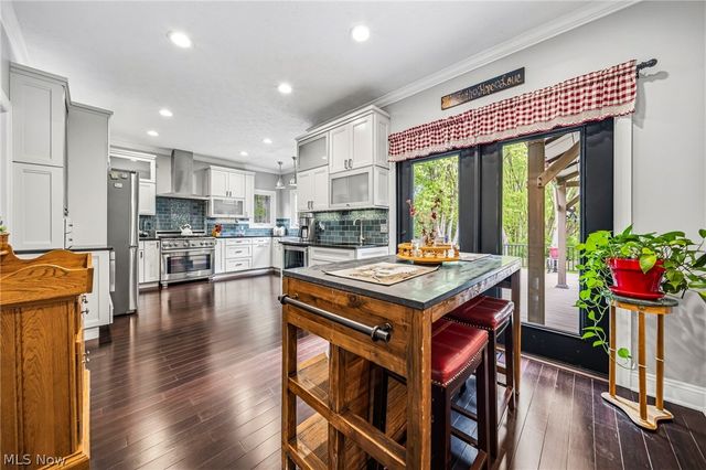 2087 Chimney Ridge Drive, Madison, OH 44057