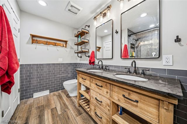 2087 Chimney Ridge Drive, Madison, OH 44057