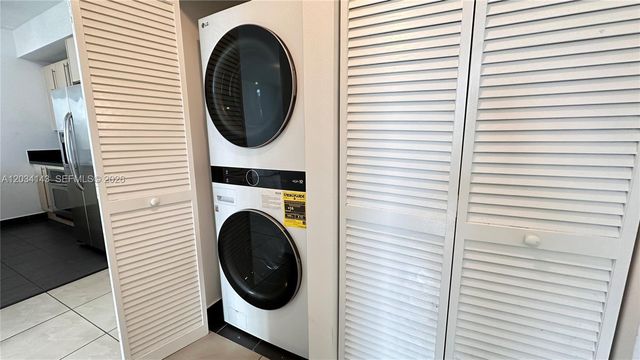 79 SW 12th St 1102-S, Miami, FL 33130