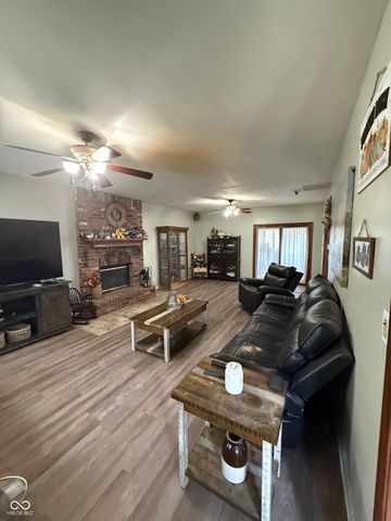 668 N 300 W, Greenfield, IN 46140