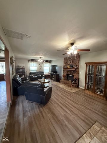 668 N 300 W, Greenfield, IN 46140