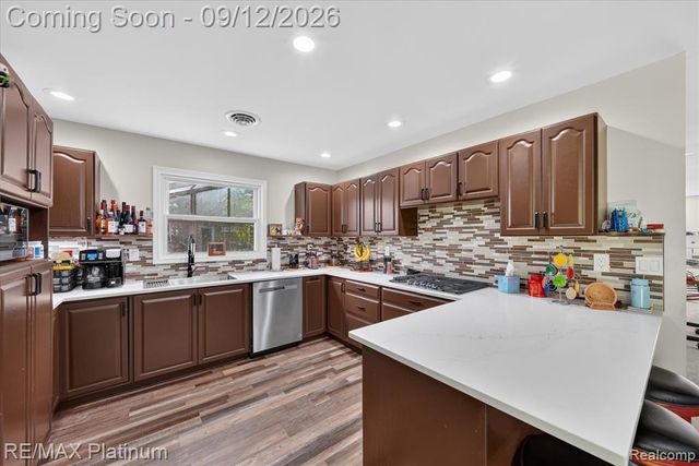 4254 W Highland Road, Highland, MI 48357