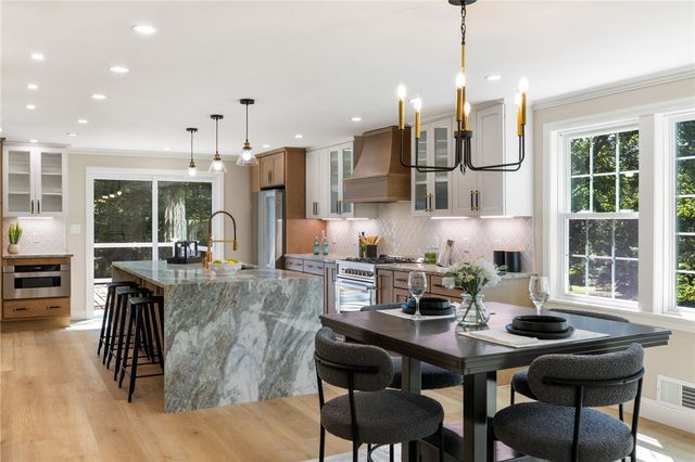 8241 Thompson Run, Mccandless, PA 15237