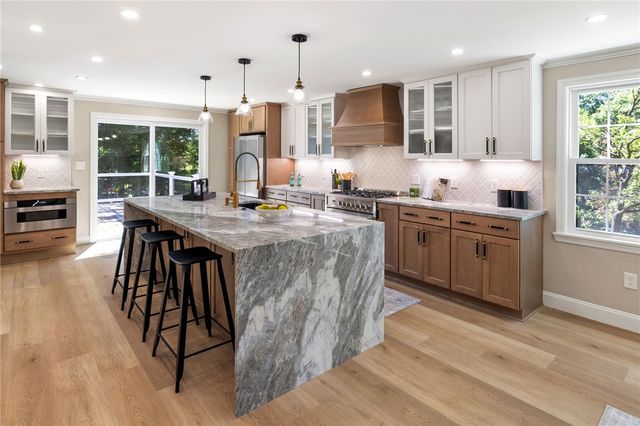 8241 Thompson Run, Mccandless, PA 15237