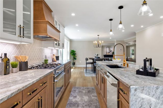 8241 Thompson Run, Mccandless, PA 15237