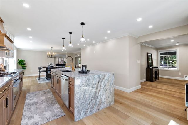 8241 Thompson Run, Mccandless, PA 15237